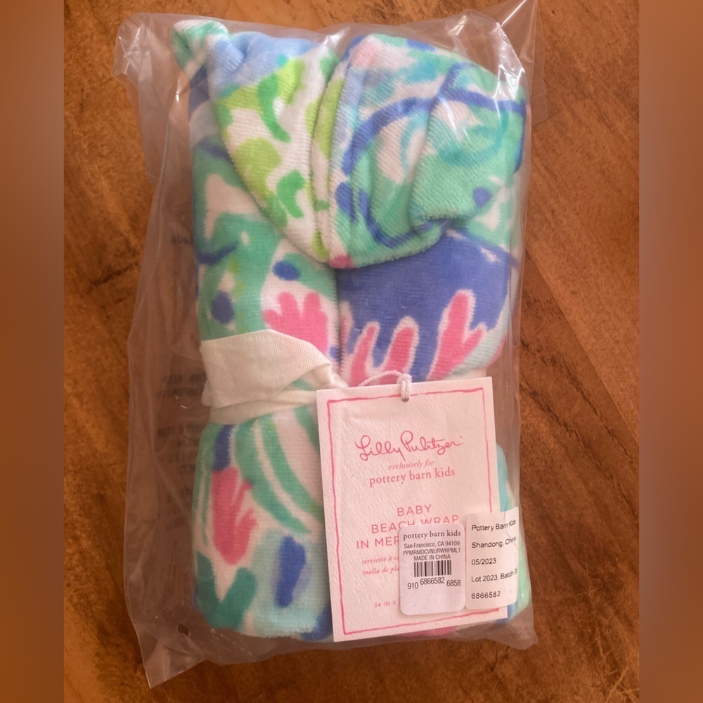 Lilly Pulitzer Kids Beach Wrap in Blue, Green, Pink, White